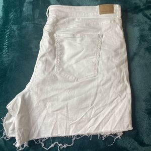 Distressed American Eagle mom short